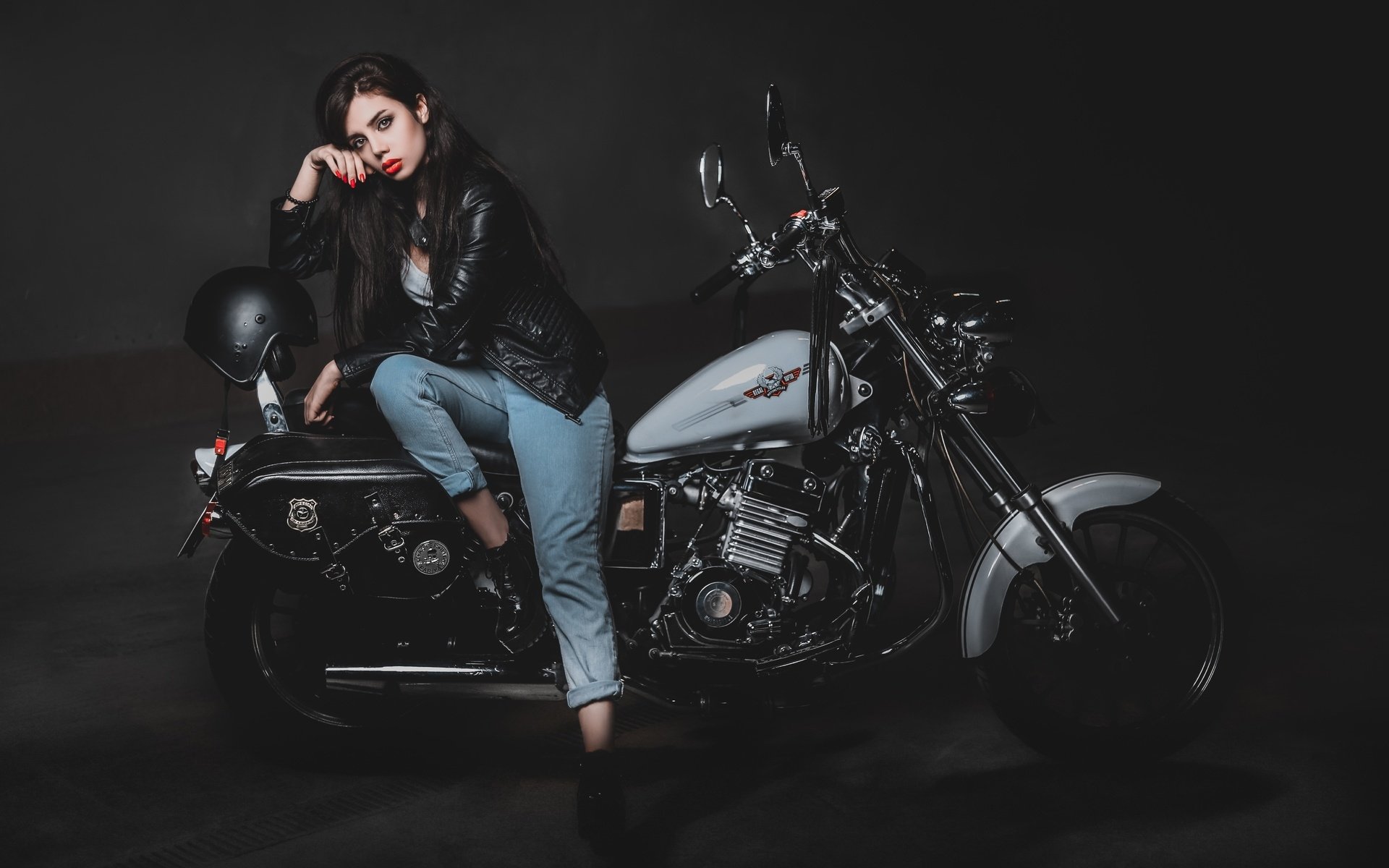 Biker girls: style and drive in Ahvaz