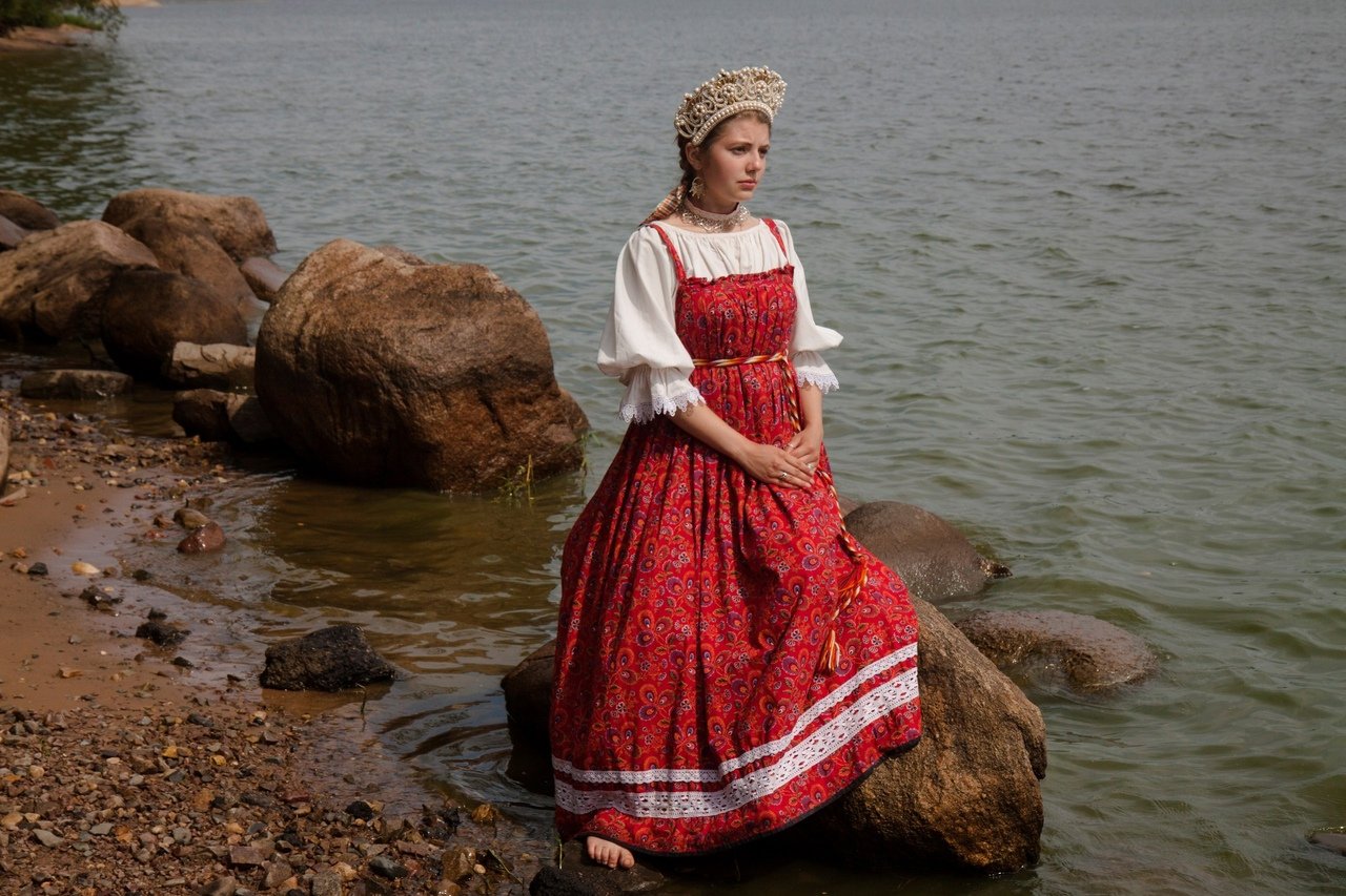 Women in Slavic costumes in Ahvaz