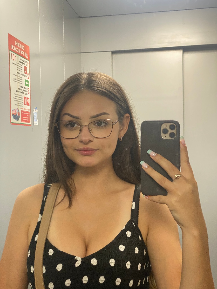 Sexy model Stacy in Ahvaz